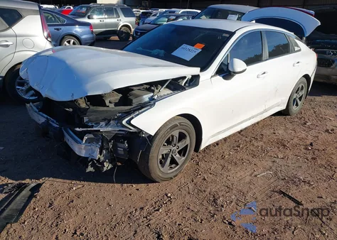 2022 Kia K5 Lx z USA, uszkodzony, nr VIN 5XXG24J21NG127314